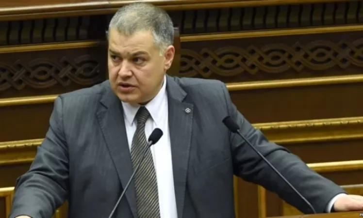 Իշխանությունն ազատվում է Դավիթ Հարությունյանի կադրից. Հրապարակ