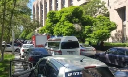 Մարդկանց տարհանում են Կառավարության 3-րդ մասնաշենքից․ պայթուցիկի մասին ահազանգ