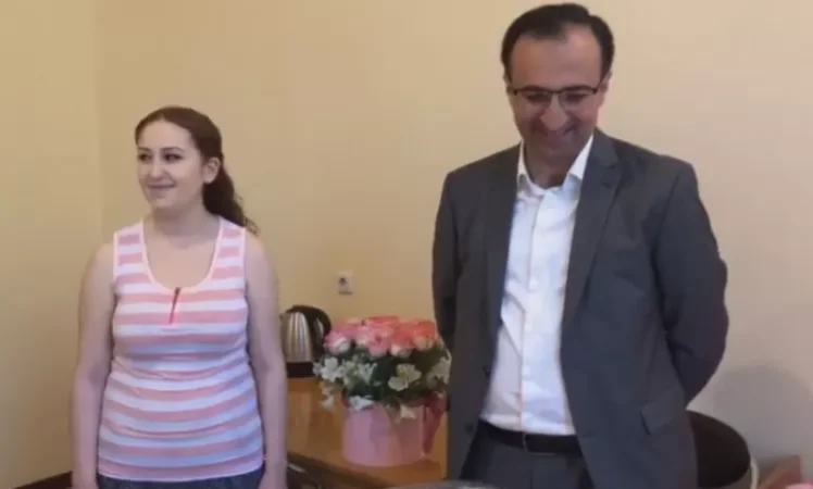 VIDEO: Arsen Torosyan Visits Triplets Born in Yerevan