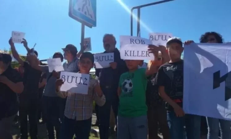 ՄԻՊ-ը հորդորում է երեխաներին չներգրավել բողոքի ակցիաներին