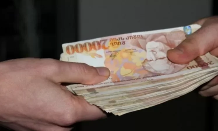 VIDEO: Employee of Nor Nork Administrative District Distributed Bribes
