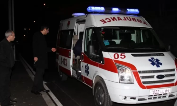 Մաշտոցի պողոտայում մեքենաներ են բախվել. 2 մարդ հոսպիտալացվել է