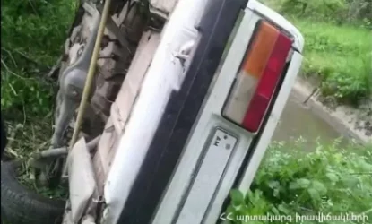 Ավտոմեքենան դուրս է եկել ճանապարհի երթևեկելի հատվածից և կողաշրջվել