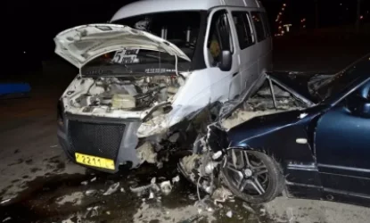 Վանաձորում բախվել են երթուղային «Газель»-ն ու Mersedes-ը. կան վիրավորներ