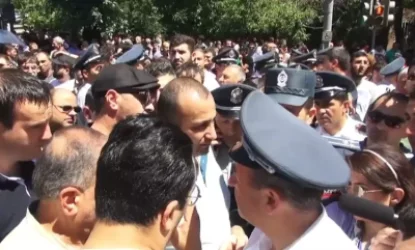 ՈՒՂԻՂ. «Ոչ մենաշնորհին». Բողոքի ցույց` Բաղրամյան պողոտայում