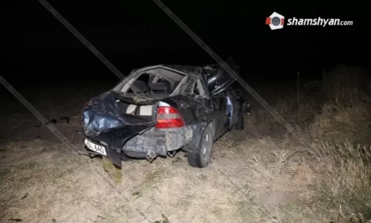 Արմավիրի մարզում Opel-ով մի քանի պտույտ գլորվելով հայտնվել է դաշտում. 5 մարդ հոսպիտալացվել է