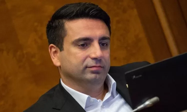 Սենց մի «հանճարեղ» բան եմ կարդում իմ մասին. Ալեն Սիմոնյան