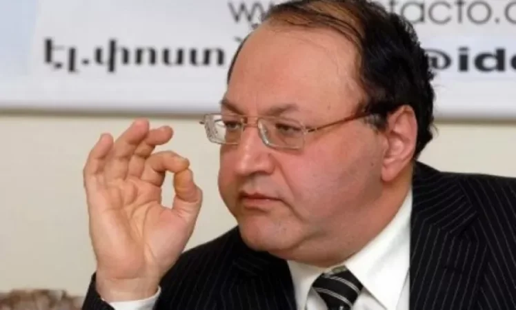 Մի սևազգեստ լակոտի  պառկեցրել էին ասֆալտին. Հմայակ Հովհաննիսյան