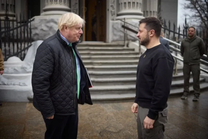 Բորիս Ջոնսոնը կաշառքի դիմաց Զելենսկիին համոզել է հրաժարվել խաղաղությունից. The Guardian