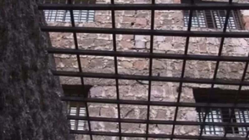 «Օրենքով գողը» փորձել է  դեղահաբեր տանել ՔԿՀ