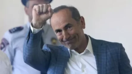 Ինչու՞ է Քոչարյանը դահլիճ մտնում փակ մուքտից