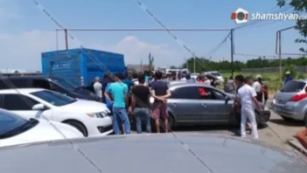 Մարմարաշենի բնակիչները փակել են Երևան-Արտաշատ ճանապարհը. Shamshyan.com