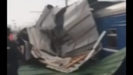 ՏԵՍԱՆՅՈՒԹ. Արտակարգ դեպք Սմոլենսկում. պոկված ծածկն ընկել է ուղևորատար գնացքի վրա