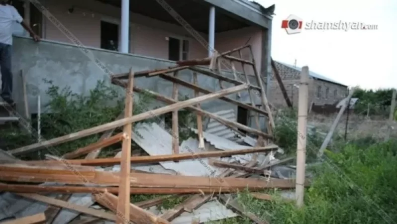 Ոսկեհատ գյուղում պտտահողմից տներից մեկի տանիքը պոկվել է
