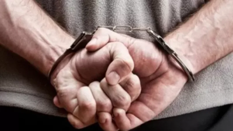 Կանգնել է շտապօգնության մեքենայի դիմաց ու ձեռքին եղած իրով հարվածել դիմապակուն. նոր մանրամասներ Ջերմուկի միջադեպից