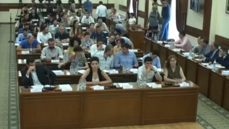 Live: Extraordinary Meeting of Yerevan City Council Begins