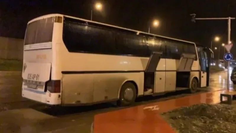 Վերին Լարսում կանգնեցված ավտոբուսի ուղևորները շարժվել են Հայաստան