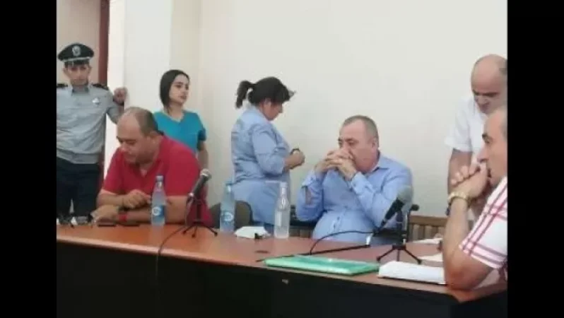 Մանվել Գրիգորյանի ինքնազգացողությունը վատացավ,բուշօգնություն են ցուցաբերում հենց նիստերի դահլիճում