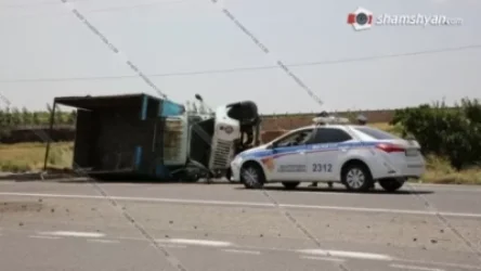 Կոտայքում բախվել են Volkswagen Golf-ն ու բեռնատար ЗИЛ-ը. վերջինս շրջվել է. կան վիրավորներ