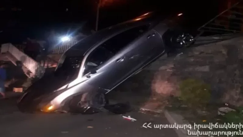 Ավտոմեքենան մոտ 10 մ բարձրությունից ընկել է թիվ 179 հիմնական դպրոցի բակ