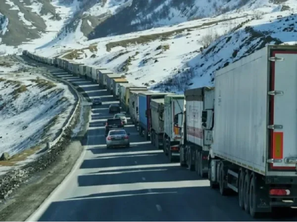 Լարսը փակ է բոլոր տեսակի տրանսպորտային միջոցների համար