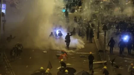 ԼՈՒՍԱՆԿԱՐՆԵՐ. Հոնկոնգում ցուցարարները ներխուժել են խորհրդարանի շեն. Իրավապահները արցունքաբեր գազ են կիրառել