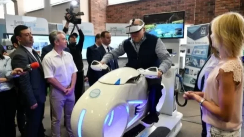 PHOTOS: Armen Sarkissian Visits Belarusian High Technology Park