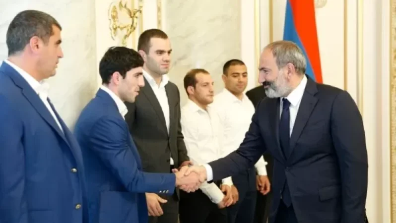 Նիկոլ Փաշինյանը հանդիպել է մեդալակիր մարզիկների հետ