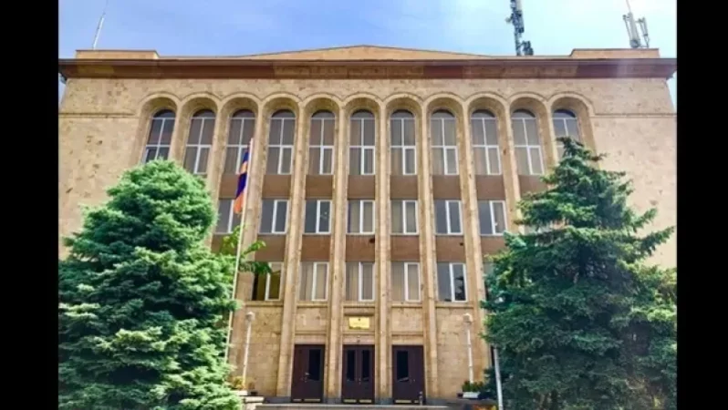 Հրայր Թովմասյանն ու ՍԴ 6 անդամները չեն կարող մասնակցել Քոչարյանի ու Խաչատուրովի դիմումների քննությանը. Դիմում