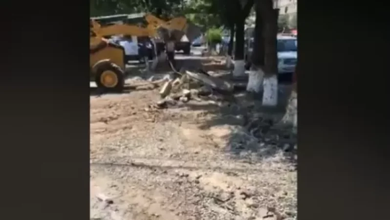 Video: Komitas Avenue Near the Church is Being Cleared