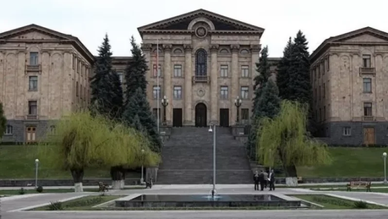 «Հրապարակ».  «Պատժիչ» գործո­ղություններ է իրականացվում պատգա­մավորների նկատմամբ