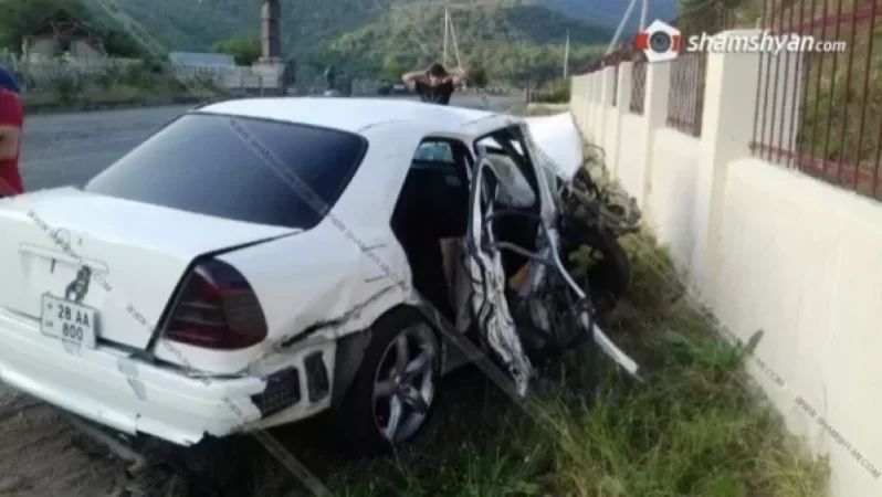 Տավուշում վարորդը Mercedes–ով բախվել է ռեստորանի արգելապատնեշին. կան վիրավորներ. Shamshyan.com