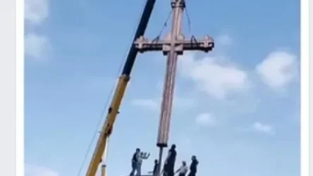 Դպրոց չկա՞ր վերանորոգվեր, թե՞ ՊՆ-ի զենքերն ա ֆուլլ՚. Ռուբեն Ղազարյանը Գորիսում տեղադրված խաչի մասին