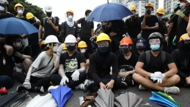 Փարիզի ցուցարարները սկսել են բարիկադներ կառուցել Ելիսեյան դաշտերում