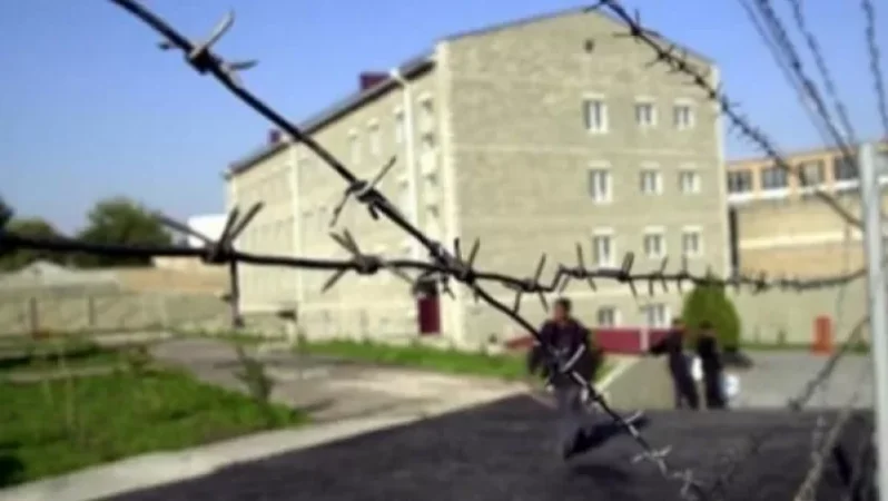 Սկանդալ Վանաձորի բանտում. պաշտոնյաները կասկածվում են բանտային հեղինակություններին թմրանյութ փոխանցելու մեջ