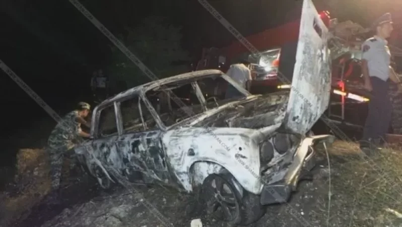 Արարատի մարզում 06-ն վթարի է ենթարկվել. ավտոմեքենան վերածվել է մոխրակույտի