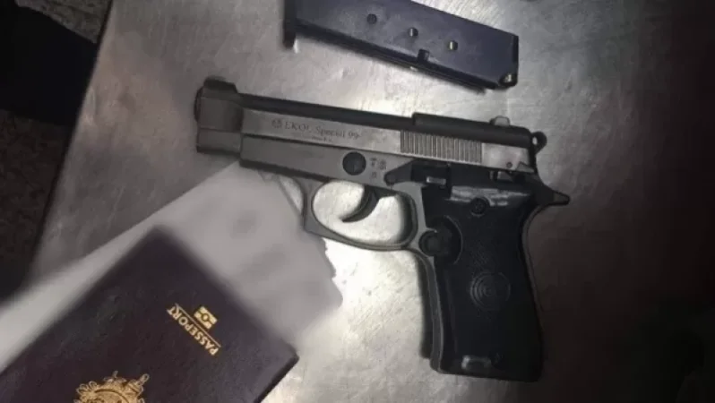 Լիցքավորված ատրճանակ ուղեբեռում. հայտնաբերել են «Զվարթնոց»-ի աշխատակիցները