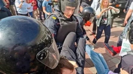 Սանկտ Պետերբուրգում հանրահավաքի տասնյակ մասնակիցներ ձերբակալվել են