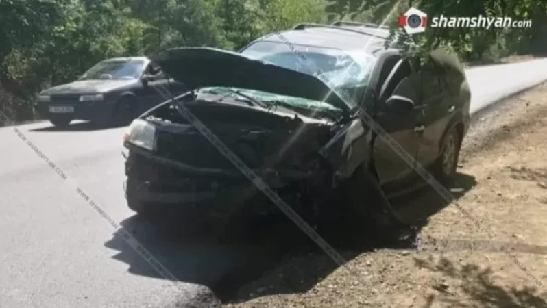 Տավուշի մարզում Acura մակնիշի ավտոմեքենան բախվել է բետոնե սյանը. կան վիրավորներ