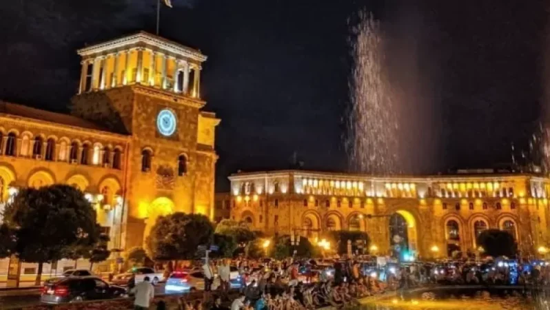 Երեկ գիշեր մոտ 30 հոգու մասնակցությամբ ծեծկռտուք է տեղի ունեցել Հանրապետության Հրապարակում. Sputnik