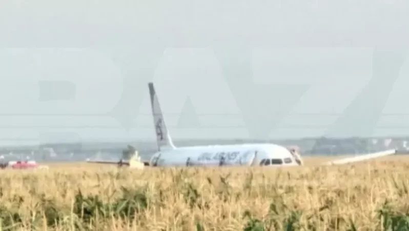 ՌԴ-ում այրվող շարժիչով А321 օդանավը վթարային վայրէջք է կատարել եգիպտացորենի դաշտում