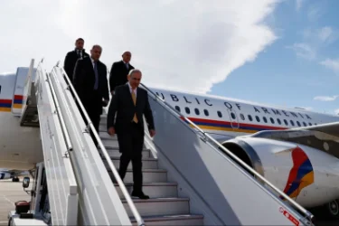 Հայտնի է՝ ովքեր են Փաշինյանի հետ մեկնում Սուրբ Աթոռ