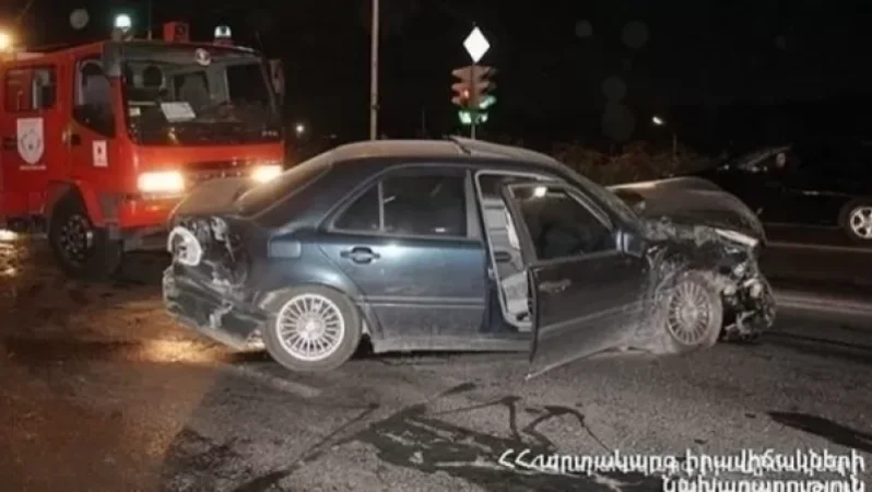 Volkswagen Tօuareg-ը Կոտայքի մարզում բախվել է արգելապատնեշին. կան տուժածներ