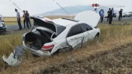 Արագածոտնի մարզում Toyota-ն և Nissan-ը բախվել են իրար եւ հայտնվել դաշտում․ կա վիրավոր