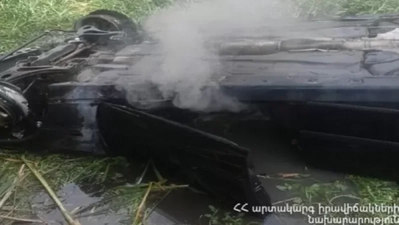 Երևան-Իջևան ավտոճանապարհին Mercedes C 200-ը գլխիվայր շրջվել և բռնկվել. կան տուժածներ