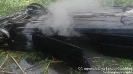 Երևան-Իջևան ավտոճանապարհին Mercedes C 200-ը գլխիվայր շրջվել և բռնկվել. կան տուժածներ