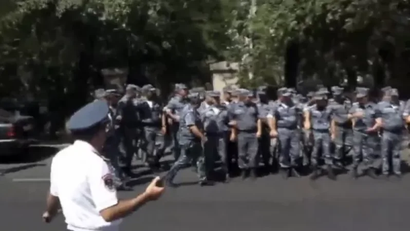 Քաղաքացիները փորձել են փակել Բաղրամյան պողոտան. Անի Խաչատրյանը բերման է ենթարկվել