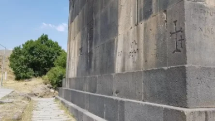 «Կող բեգոն», «իռան», «անուղեղը» ու «գրիքորը». 11-րդ դարում կառուցված եկեղեցու պատերին մեր օրերի «հերոսները» փորագրություններ են արել