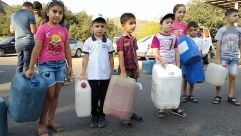 VIDEO: Blocked Road. Citizens Protest Lack of Drinking Water