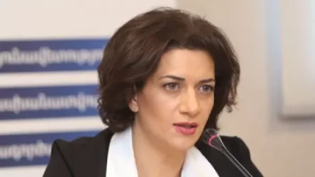 Ուղիղ․ Աննա Հակոբյանը հավաստագրեր է հանձնում «Իմ քայլը» հիմնադրամի կրթաթոշակառուներին